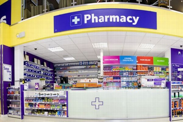 Apteka w brytyjskim sklepie Tesco Extra, fot. hartandharvey.co.uk Tesco będzie otwierać apteki na polskim rynku