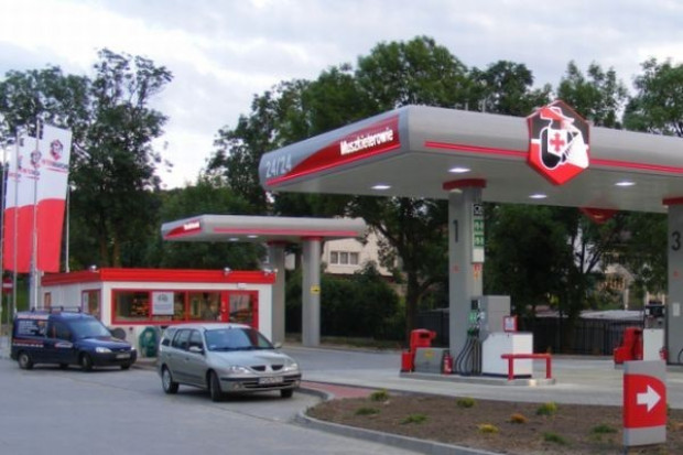 Sieci handlowe walczą o lojalnych klientów poprzez usługi dodatkowe