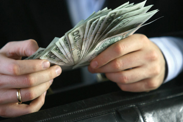Złoty wciąż osłabia się, rynki czekają dziś na posiedzenie EBC