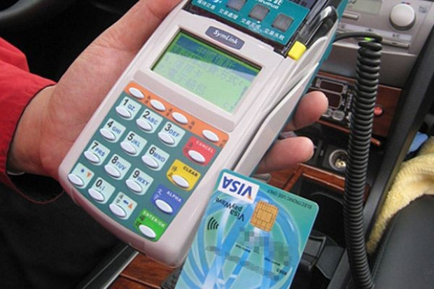 17 banków wprowadzi karty zbliżeniowe Visa payWave. Wkrótce będzie można nimi płacić m.in. w Carrefourze