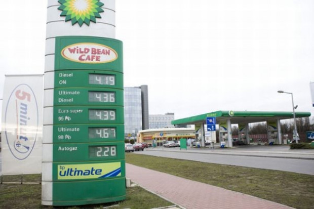 Stacja koncernu BP z kawiarnią Wild Bean Cafe oraz sklepem Carrefour 5 Minut Koncern BP chce otwierać w Polsce kilkadziesiąt nowych stacji rocznie