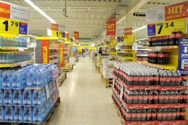 fot. Tesco W 2010 r. spadły ceny w średnich sklepach spożywczych, dyskontach oraz hiper- i supermarketach