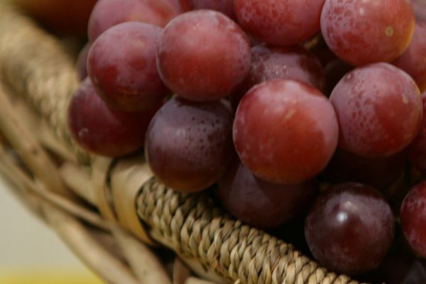 Ceny winogron w hurcie wahają się od 8 do 12 zł/kg Analiza portalu: Stabilne ceny winogron na rynkach hurtowych