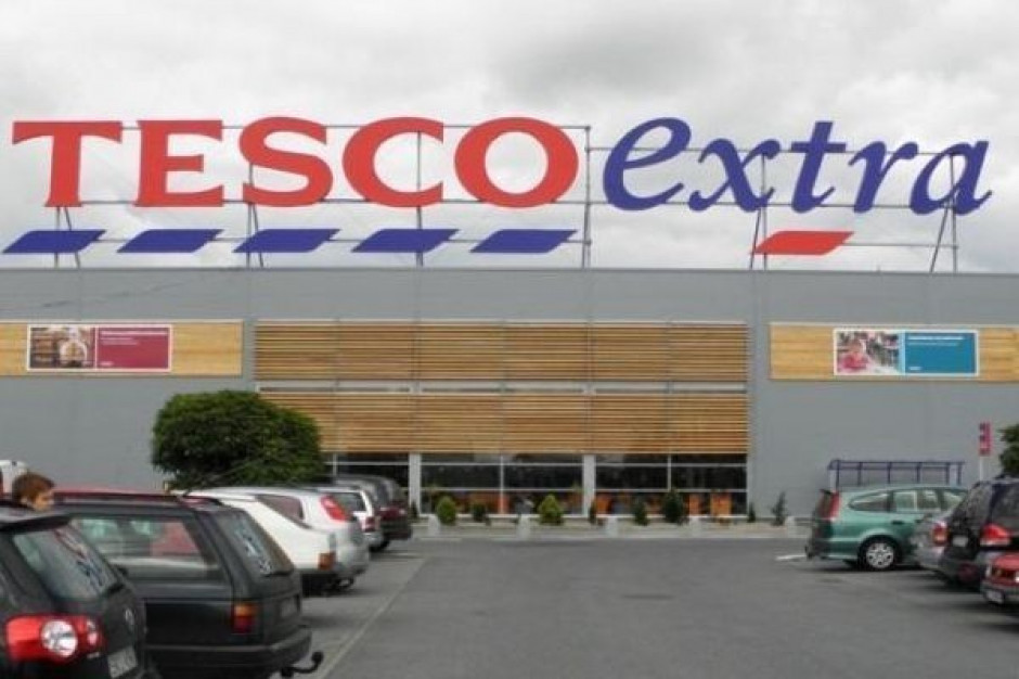 14 kwietnia brytyjski operator uruchomił trzy hipermarkety pod szyldem Tesco Extra Sieć Tesco otworzyła trzy hipermarkety jednego dnia