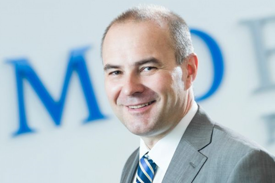 Fundusz Mid Europa Partners, w którym partnerem jest Zbigniew Rekusz, kupił Żabkę za około 400 mln euro. Mid Europa Partners: Nowa strategia dla Żabki. Sieć będzie otwierać 300-350 sklepów co roku
