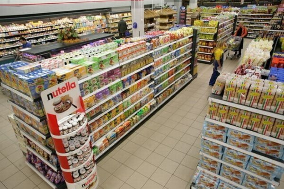 Z mniejszymi zyskami muszą się liczyć sklepy ze względu na wolne ustawowo 1 i 3 maja Dwa dni świąteczne w miesiącu to dla handlu obroty niższe o ok. 1 - 1,5 mld zł