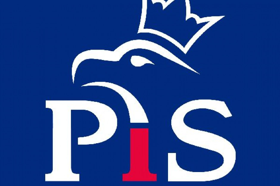 Dariusz Bąk w imieniu klubu PiS pytał, czemu w tym momencie ustawa o nasiennictwie znalazła się w porządku obrad Sejmu? PiS: Rząd chce w ustawie o nasiennictwie przemycić przepisy o GMO. Odrzucić projekt!
