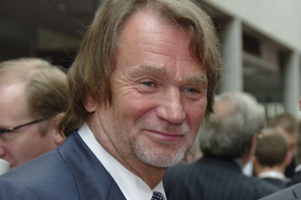 Jan Kulczyk tworzy sieć ładowania aut elektrycznych. 12 takich punktów powstaje w warszawskich centrach handlowych