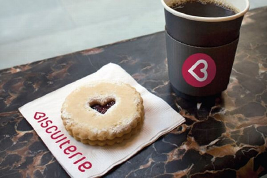 Placówki Biscuiterie oferują ponad 30 rodzajów muffinów zarówno słodkich, jak i wytrawnych, będących nowością na polskim rynku, oraz wiele innych wyrobów cukierniczych. Spółka zamierza otwierać nowe punkty handlowe, m. in. w tych miastach, w których LOT Catering ma swoje oddziały, tj.: Kraków, Poznań i Gdańsk. LOT Catering rusza z ekspansją na rynku naziemnym. Chce rozwijać sieć sklepów i restauracji