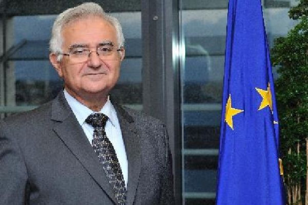 komisarz ds. zdrowia i ochrony konsumentów John Dalli UE żąda od Rosji natychmiastowego zniesienia zakazu importu warzyw i owoców
