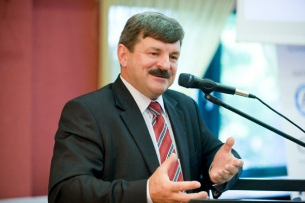 Europoseł: Potrzebne są regulacje w relacjach producent-handel