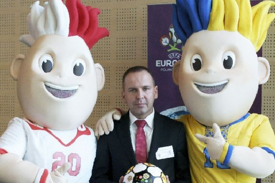 Sebastian Dyrszka, członek zarządu Kolportera S.A., odpowiedzialny za kontrakt z UEFA Kolporter podpisał kontrakt z UEFA. Ma wyłączność na maskotki Euro 2012