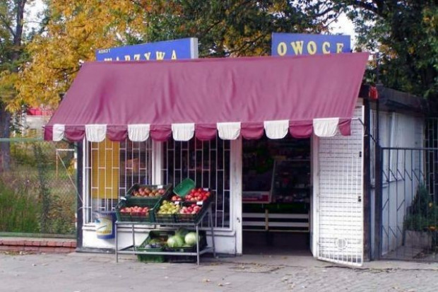 W tym roku z rynku może zniknąć więcej małych sklepów niż w 2010 r. // fot. www.zakrzow.eko.org.pl Małe rodzinne sklepy znikają z rynku w dynamicznym tempie. Młodzi nie chcą przejmować interesów