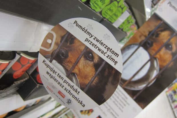 Tesco Tesco karmi zwierzęta w schroniskach