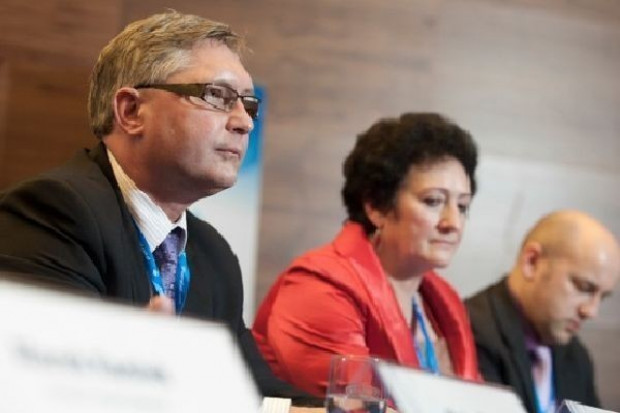 Krzysztof Tokarz, prezes zarządu GK Specjał (pierwszy z lewej) Prezes GK Specjał: Do końca 2013 r. będziemy drugą firmą hurtową w Polsce
