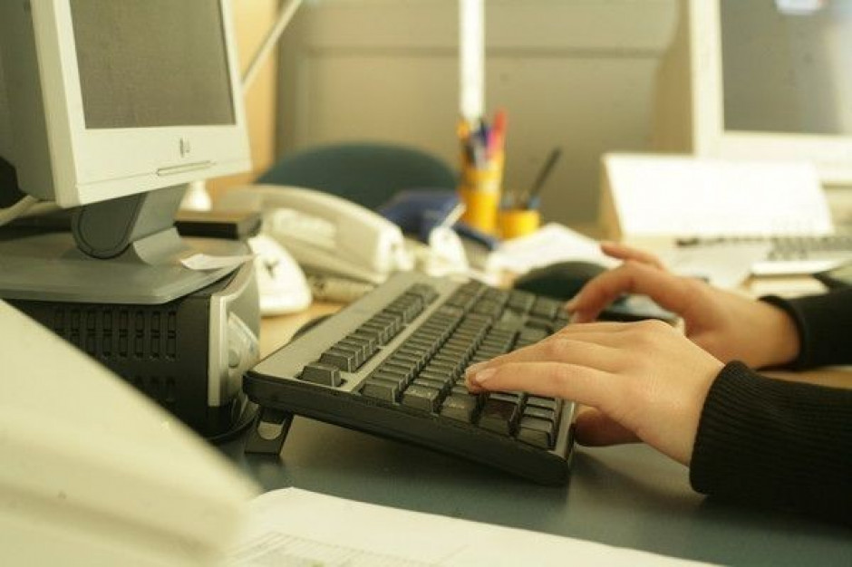 Klienci sklepów internetowych już dziś mają wieksza ochronę niż klienci tradycyjnych marketów. Mogą np. odstąpić od umowy bez podania przyczyny Zmiany w e-handlu niekorzystne dla sklepów internetowych