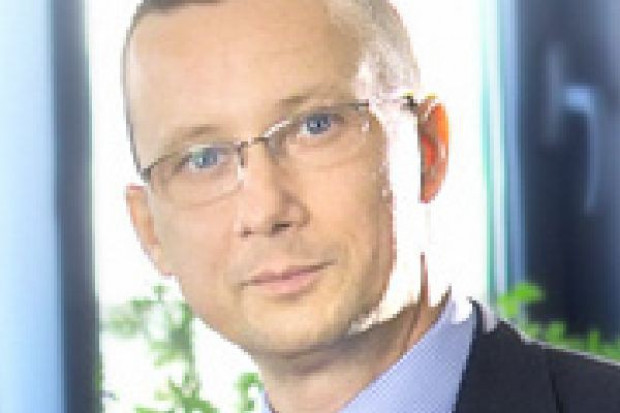 Jacek Pastuszka, prezes zarządu Carlsberg Polska. Jest absolwentem Wydziału Handlu Zagranicznego Akademii Ekonomicznej w Katowicach. Karierę zawodową rozpoczął w 1991 roku w firmie Procter & Gamble, która w tym czasie wchodziła na polski rynek. Przeszedł przez wszystkie szczeble kariery w strukturach sprzedaży, był odpowiedzialny za stworzenie działającej na zasadach wyłączności sieci dystrybucji wszystkich linii produktowych P&G. W roku 1996 objął stanowisko w centrali Procter & Gamble w Stanach Zjednoczonych, a w 1999 roku stanął na czele zespołu Tesco/P&G, zajmującego się rozwojem biznesu w Europie Środkowej i Wschodniej oraz Azji Południowej. W 2001 został dyrektorem handlowym na Polskę w firmie Danone, gdzie zarządzał sprzedażą we wszystkich kanałach dystrybucji. Od lutego 2005 roku dołączył do światowego lidera ubezpieczeniowego, AIG Inc., gdzie pełnił funkcję Prezesa Zarządu i Dyrektora Zarządzającego Amplico AIG Life w Polsce. Jacek Pastuszka nie będzie już prezesem Carlsberg Polska