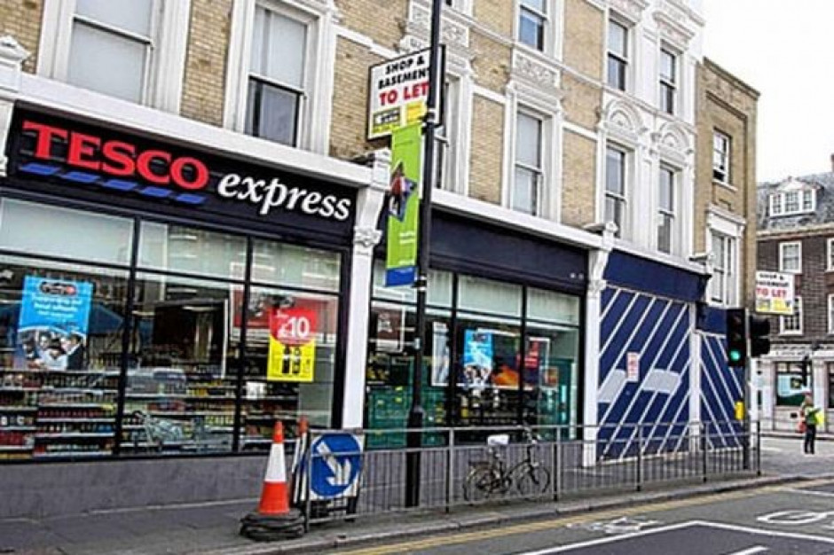 Sklep Tesco Express w Londynie, fot. thisislondon Duże sieci handlowe szykują atak na osiedla