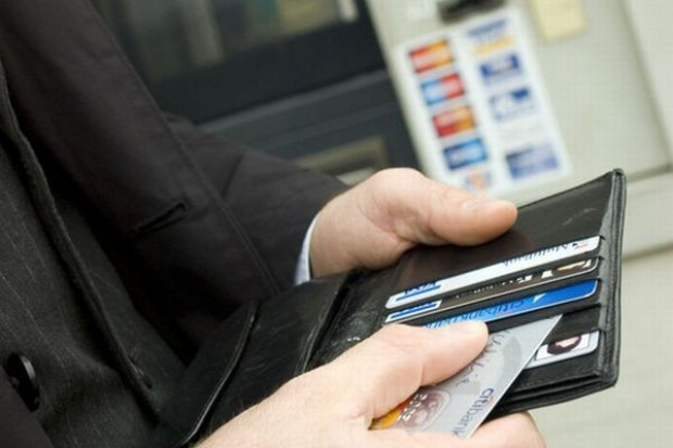 W kieszeniach Polaków znajduje się ponad 32 miliony kart płatniczych Visa godzi się na stopniowe obniżanie opłat interchange