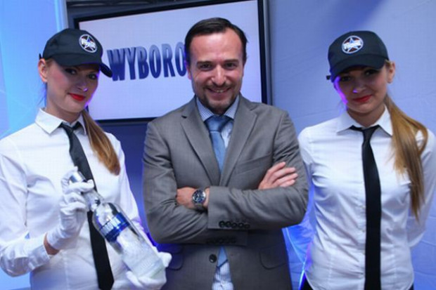 W środku: Jean-Baptiste Mouton, dyrektor marketingu Wyborowa SA Nowa butelka Wyborowej musi zapracować na sukces