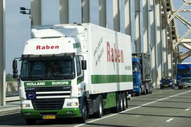 W Polsce w ostatnich trzech latach obrabowano samochody 47 proc. ankietowanych firm Badanie: Połowa firm transportowo-spedycyjnych padła ofiarą kradzieży w latach 2009-11