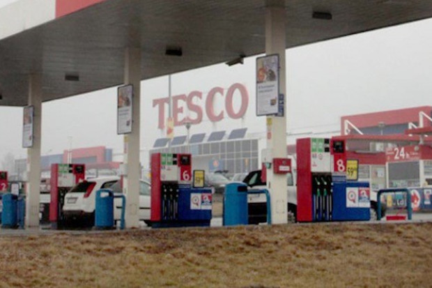 Tesco zarządza siecią 29 stacji Paliwowa drożyzna sprzyja hipermarketom