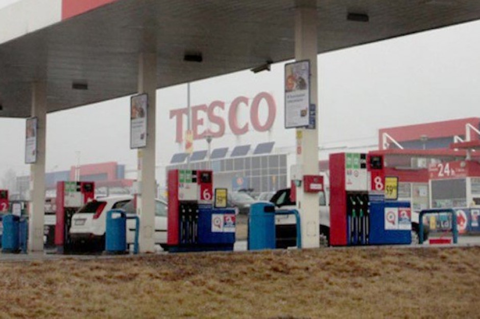 Tesco zarządza siecią 29 stacji Paliwowa drożyzna sprzyja hipermarketom