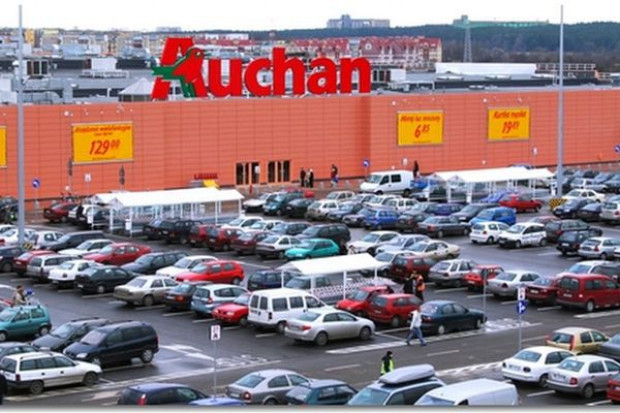 Hipermarket Auchan Hetmańska to prawie 9 tys. mkw. , galeria z 50 sklepami i punktami usługowymi oraz 1550 miejsc parkingowych. Kryzys uderza w Auchan. Prognozy nie są najlepsze