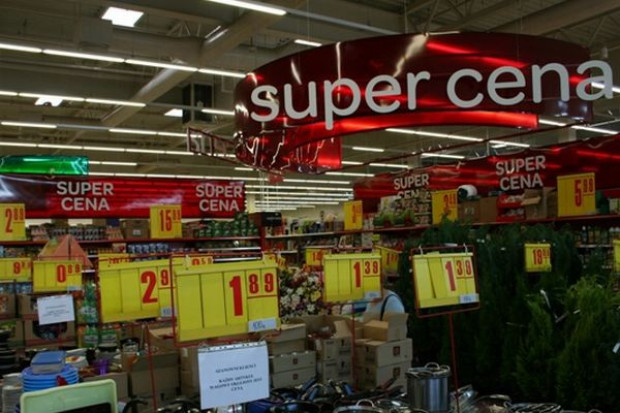 Hipermarket Carrefour w Centrum Handlowym Sarni Stok w Bielsku Białej. Carrefour przeprowadził remodeling hipermarketu w Bielsku Białej