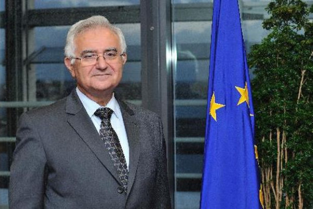 John Dalli (fot. ec.europa.eu) Komisarz Dalli nic nie zrobił, by powstrzymać biznesmena chcącego wykorzystać firmę tytoniową
