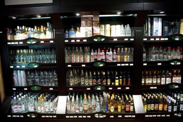 Analitycy szacują, że za pięć lat rynek alkoholi w Polsce będzie o ok. 11 proc. mniejszy niż obecnie Rynki wódki i piwa będą się kurczyć. Pociągną w dół inne alkohole