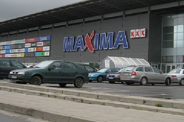 Strategia Maxima Grupe zakłada rozwój poprzez przejęcia oraz organicznie poprzez samodzielną budowę sieci sklepów. W przypadku Polski chce rozwijać się poprzez akwizycje małych sieci handlowych. Maxima, właściciel sieci Aldik notuje wzrost obrotów