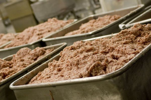 Polscy producenci mięsa tracą zagranicznych odbiorców Polscy producenci mięsa narzekają na drastyczny spadek zamówień z zagranicy