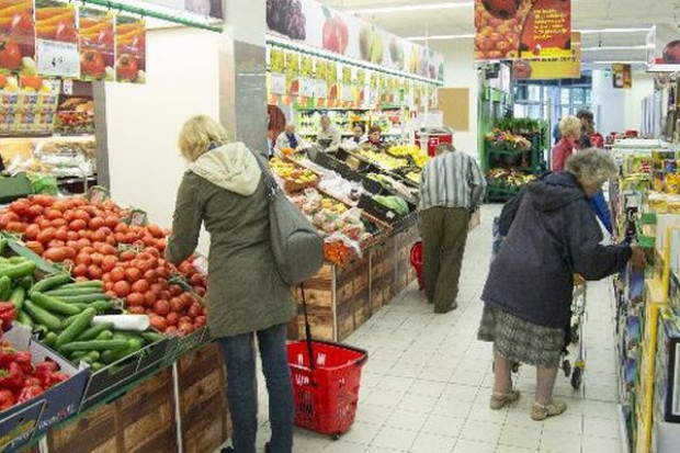 Handlowcy spodziewają się spadku zakupów o 5 proc., do ok. 11 mld zł Polacy wydadzą mniej niż rok temu na zakupy przedświąteczne