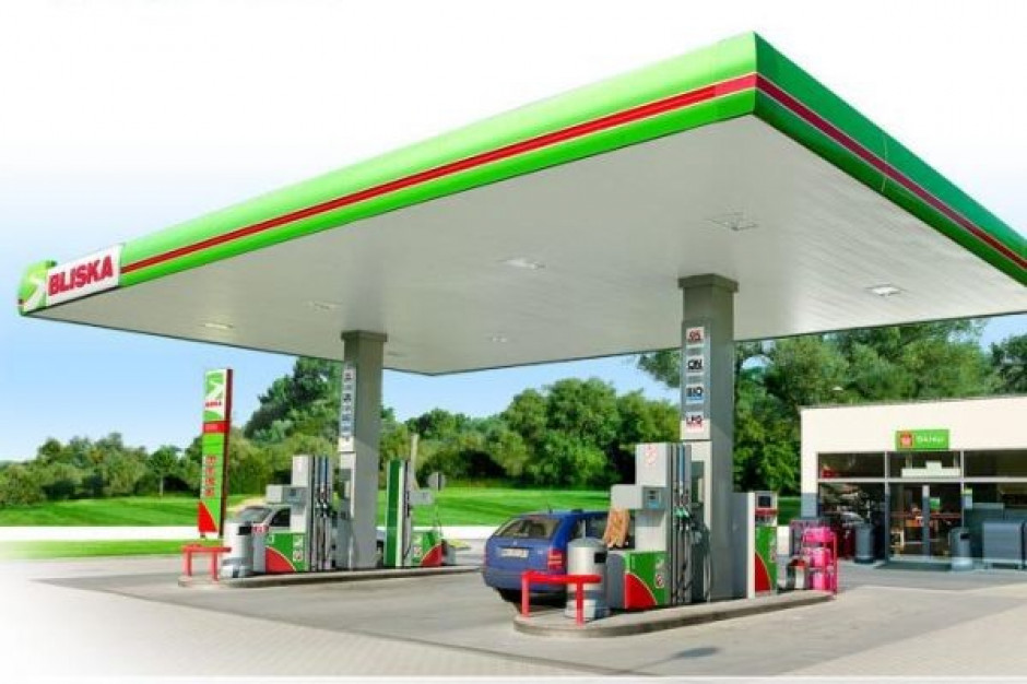Spada liczba stacji benzynowych w Polsce. Sieci handlowe inwestują