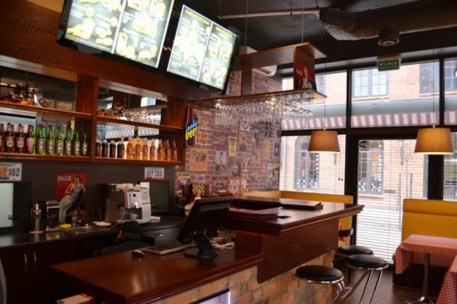 Fot. 7th Street- Bar & Grill Raport: Polacy najchętniej jedzą z rodziną i przyjaciółmi
