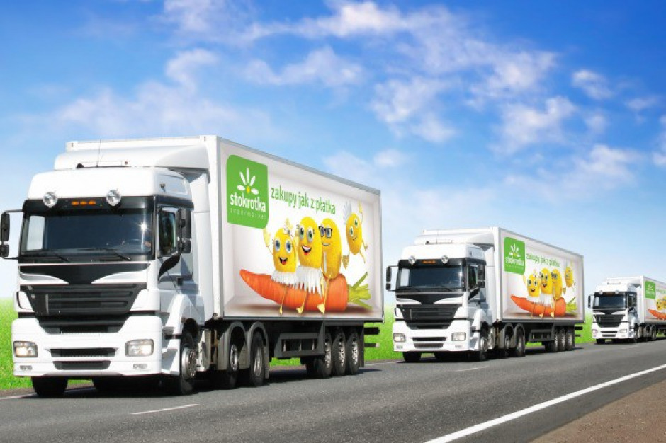 Flota samochodów ciężarowych sieci Stokrotka. Stokrotka ma nowy system logistyczny i wizualizację dla sklepów