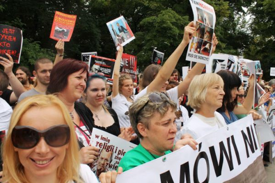 (Fot.Sylwia Sikorska) Kilkaset osób protestowało przeciwko ubojowi rytualnemu
