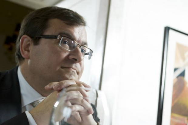 Jean Anthoine, prezes Carrefour Polska Carrefour wprowadza do hipermarketu kawiarnię Nescafe Dolce Gusto i strefę szybkich zakupów