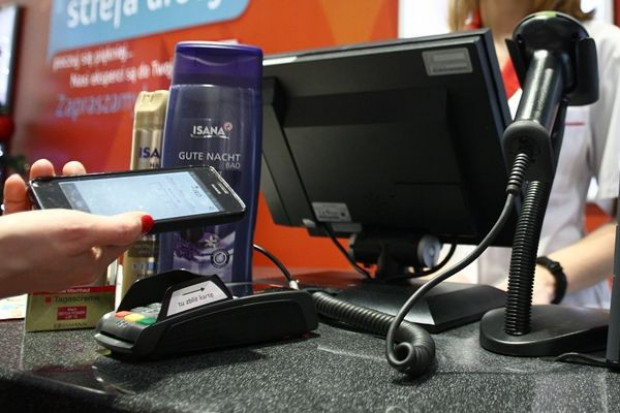 Rossmann uruchomił płatności mobilne w sklepach W 840 drogeriach Rossmann można płacić telefonem