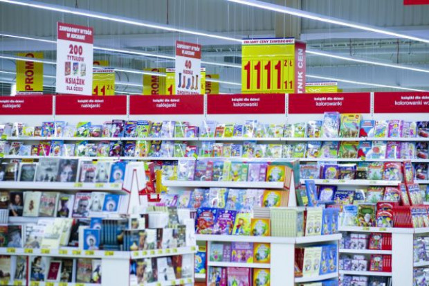 Auchan Łomianki; fot. ŻelaznaStudio / PTWP Hipermarkety jeszcze nie miały takich problemów jak teraz