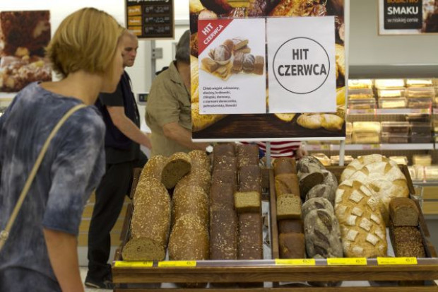 na fot. sklep sieci Tesco Extra Kategoria pieczywa spada ilościowo i wartościowo - analitycy GFK Polonia