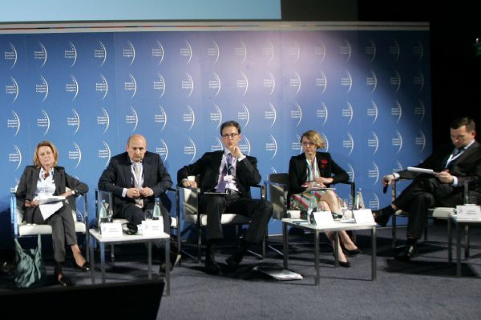 Od lewej: Renata Juszkiewicz, prezes POHiD, Robert Krzak, wiceprezes sieci Piotr i Paweł, Przemysław Szmidt, członek rady nadzorczej Czerwonej Torebki, Edyta Kochlewska, redaktor naczelna portalu dlahandlu.pl, Łukasz Stępniak, redaktor naczelny Portalu Spożywczego Zdjęcie numer 1 - galeria: Galeria zdjęć