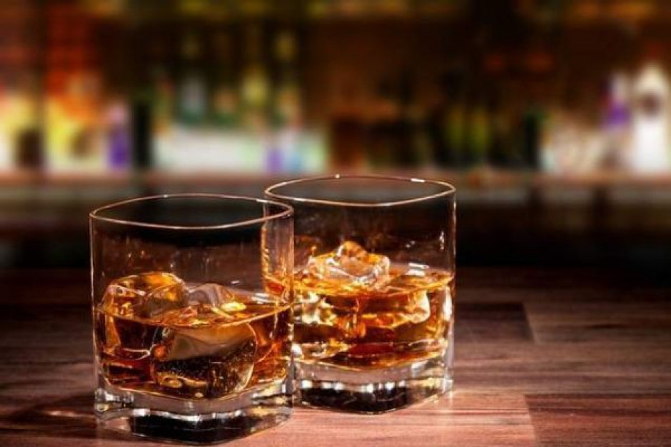 Polacy coraz odważniej sięgają po whisky