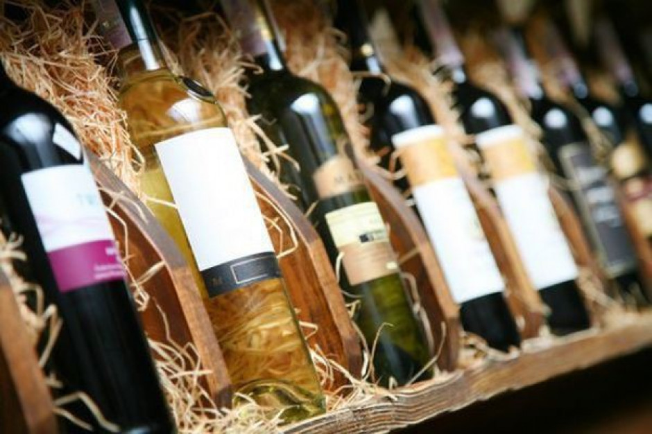 Polacy coraz odważniej sięgają po wina droższe niż 50 zł za butelkę