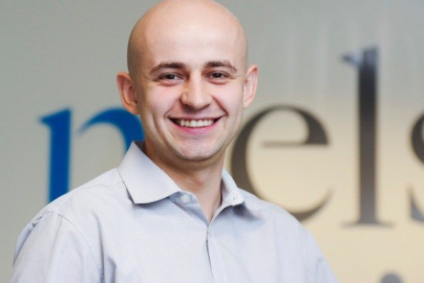 Tomasz Krysiak, Senior Consultant Retailer Services Nielsen, fot. PTWP / Żelazna Studio Blisko co czwartą złotówkę Polacy wydają na zakupy w dyskontach
