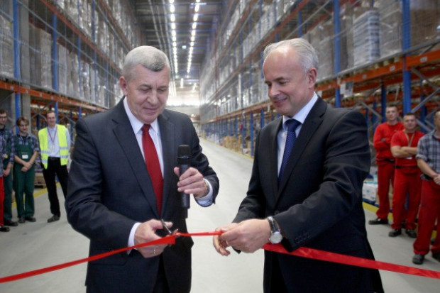 Waclaw Keska, burmistrz Pyskowici Marek Maruszak, prezes Rossmann Polska otwierają regionalne centrum dystrybucyjne firmy Rossmann w Pyskowicach na Śląsku. fot Rossmann Rossmann otworzył 3. centrum dystrybucyjne w Polsce (zdjęcia)