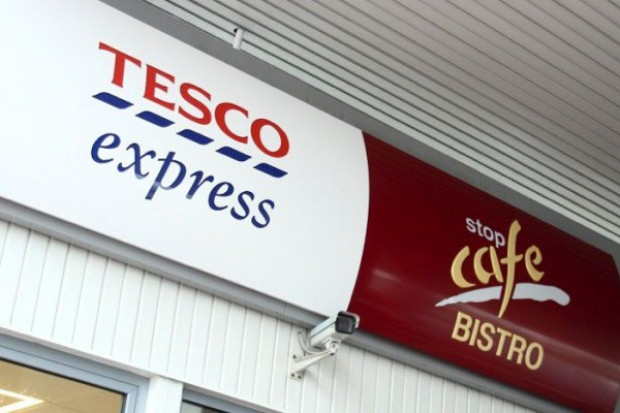Sklep Tesco Express na stacji PKN Orlen w Warszawie. fot. Żelazna Studio Tesco i PKN Orlen zyskają na wspólnym projekcie