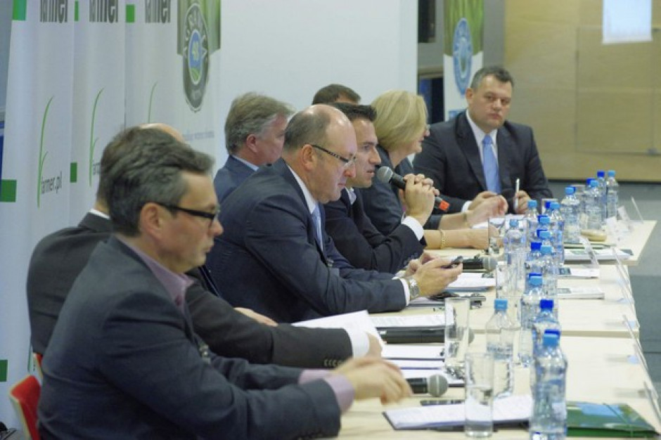 Podczas konferencji "Narodowe wyzwania w rolnictwie na Narodowym" mówiono na temat ogromnych zmian zachodzących dynamicznie w polskim rolnictwie Dyrektor Syngenta: Polscy producenci rolni mogą śmiało rywalizować z europejskimi rolnikami