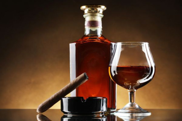 (fot. Fotolia) Polacy kupują więcej luksusowych alkoholi i cygar